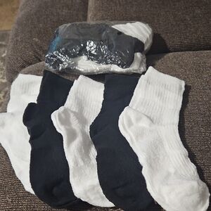 NWT 10 Pair Of Black and White Socks. Sz M